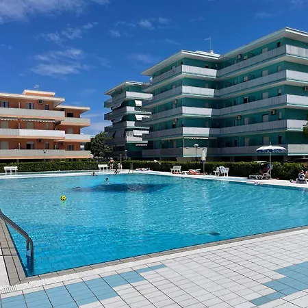 Enjoy Our In A Pool Paradise بيبيوني